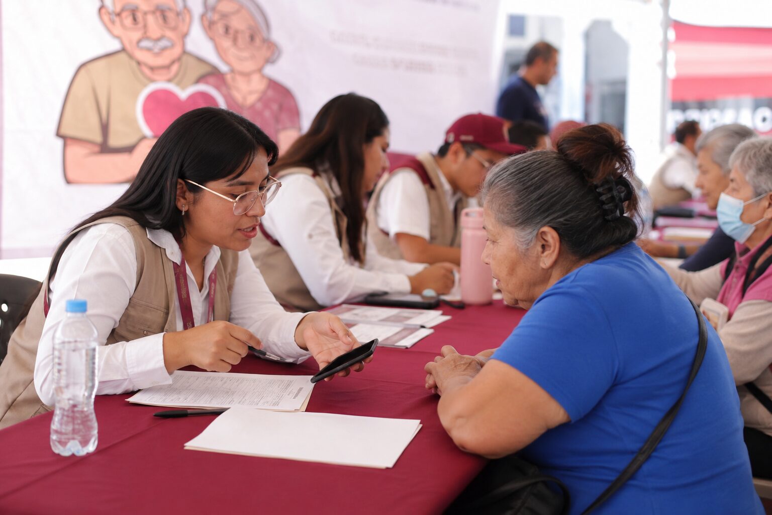 ¿Ya actualizaste tus datos y aún no recibes llamada? Esto es lo que debes saber sobre la entrega de tarjetas del programa