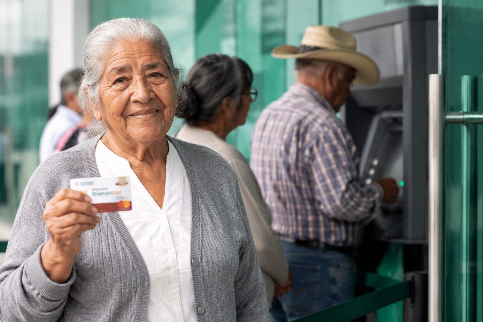 Pensión Bienestar 2026: estos son los 6 bancos donde puedes retirar dinero sin pagar comisión y cómo evitar cargos innecesarios